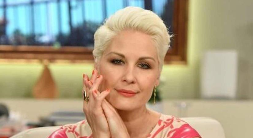 Orosz Barbara a titokzatos férjével közös fotót osztott meg: kézen fogva sétáltak a francia tengerparton a szerelmesek
