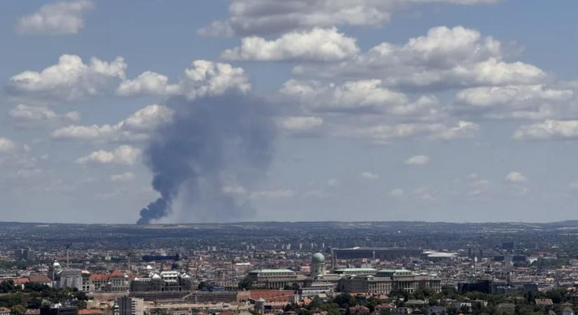 Közel egy napig oltották a tüzet – Megfékezték a lángokat a kerepesi hulladéklerakóban