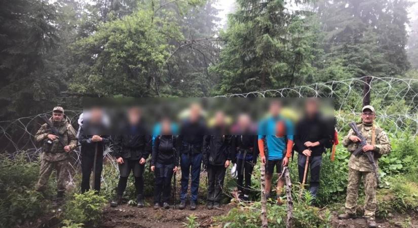 Nyolc cseh turista lépte át illegálisan az ukrán határt Kárpátalján