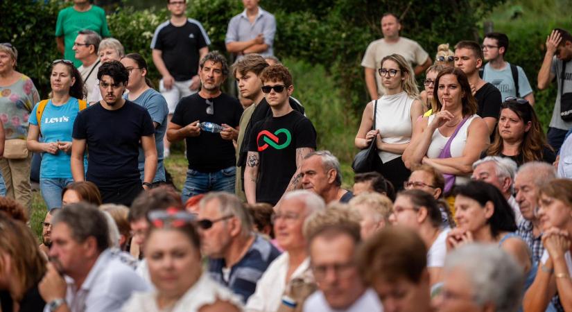 Tiszás aktivistákkal szólalkozott össze egy férfi Magyar Péter országjárásán