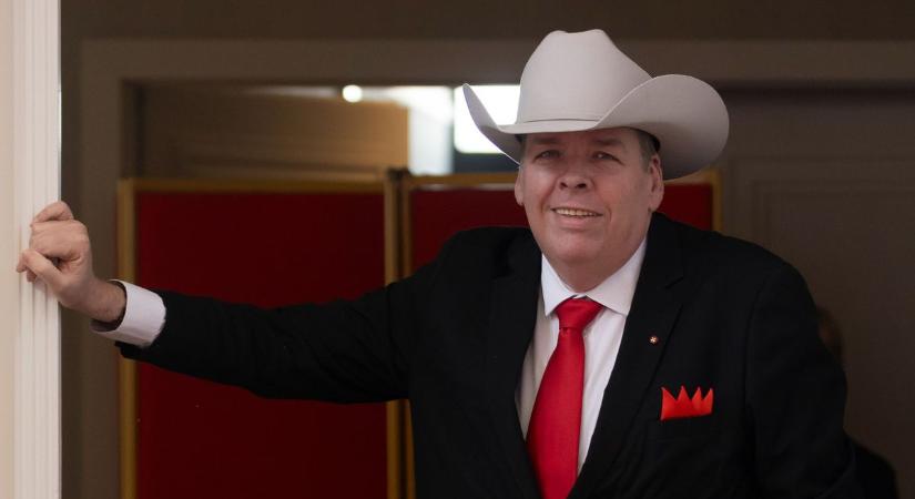 Schmuck Andor üzenhetett a túlvilágról, kiborultak a Farm VIP rajongói