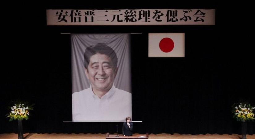 Megroppanhat a japán kormány: az exit poll szerint elveszítik a többséget a felsőházban