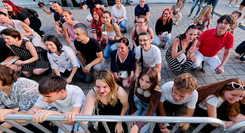Másfél óra bódottá - HoneyBeast koncert a büki Atriumban