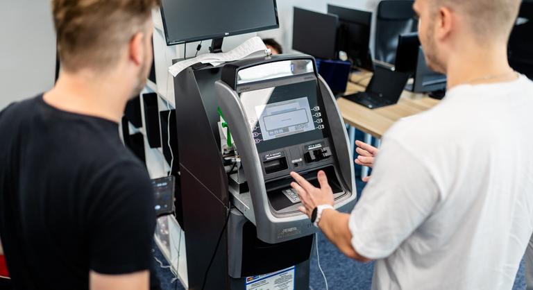 Feltörtünk egy ATM-et, mégsem hívták ránk a TEK-et