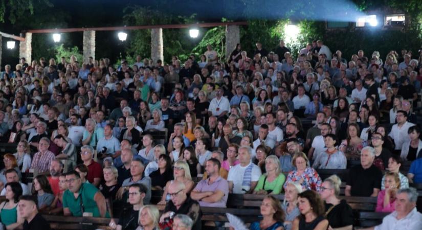Kifütyülte a palicsi filmfesztivál közönsége a szabadkai politikust