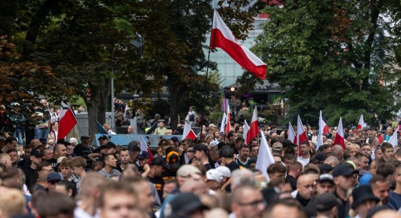 Lengyelországban tömegek tüntettek a kormány és az EU migrációs politikája miatt