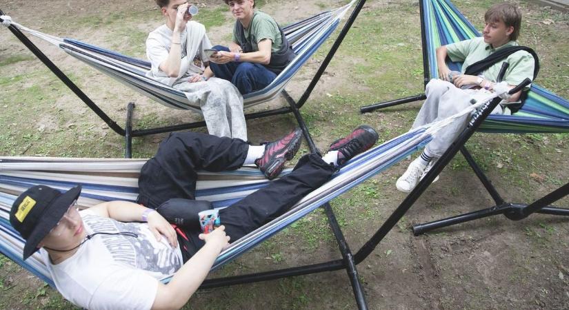 Jordan? Converse? New Balance? Áhh, dehogy! Ez volt a legmenőbb csuka a Campuson - videóval!