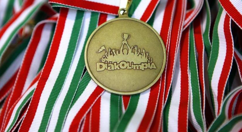 Rendben van a magyar oktatás: két arany- és két ezüstérmet szereztek magyar diákok az Európai Lány Informatikai Diákolimpián
