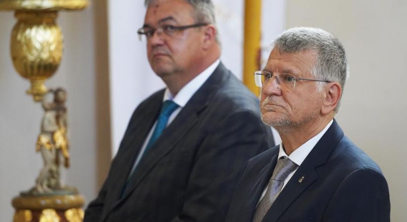 Volt, nincs: Kövér László bajusz nélkül tartott beszédet