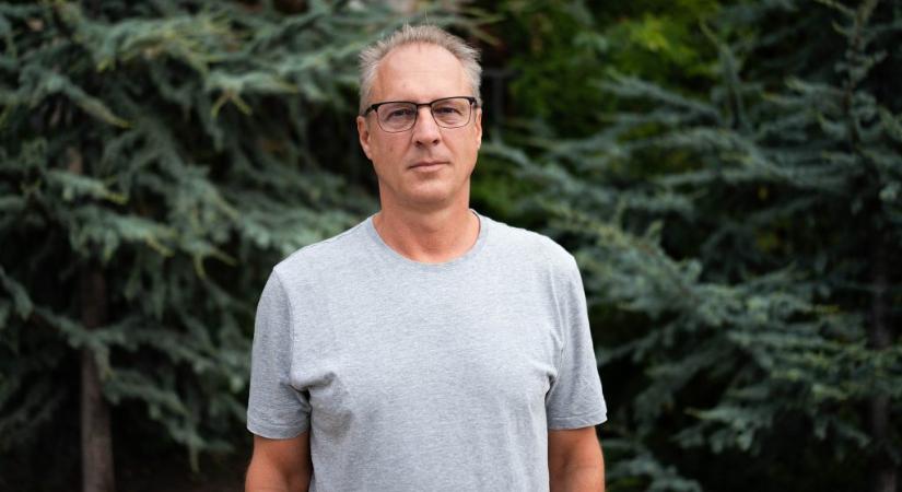 Széchy Tamás-ügy: „Levetkőztetett, felhúzta rám az úszógatyát, megigazította a péniszemet és jól végigtapogatott”