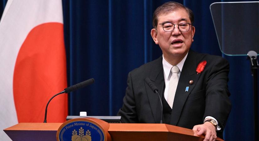 Posztján kíván maradni a japán kormányfő a vártnál gyengébb választási eredmény ellenére