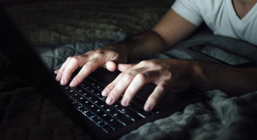 Saját babáját akarta eladni egy szexuális ragadozónak egy amerikai nő