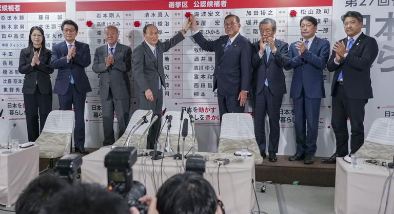 Megbukott a japán miniszterelnök a felsőházi választáson, mégse akar lemondani