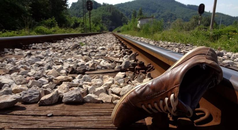Kettős halálos gázolás a vasúti átjárónál – lovaskocsival hajtottak a sínekre