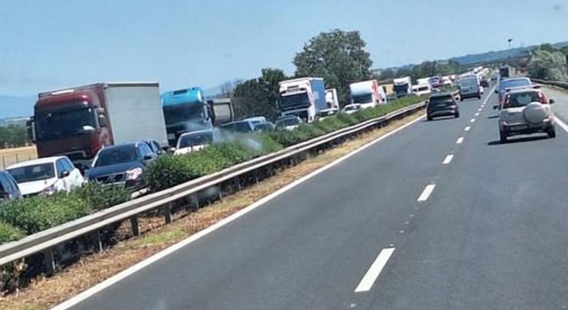 Nincsen nap hatalmas és balesetek nélkül az M3-ason, nincs ez ma se másképp