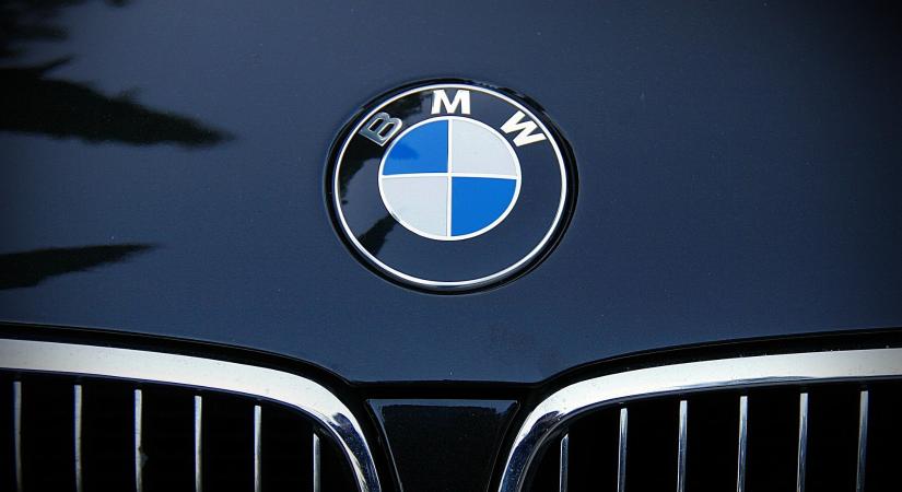 Parkolóháború Győrben: karcolással állt bosszút a BMW-s!