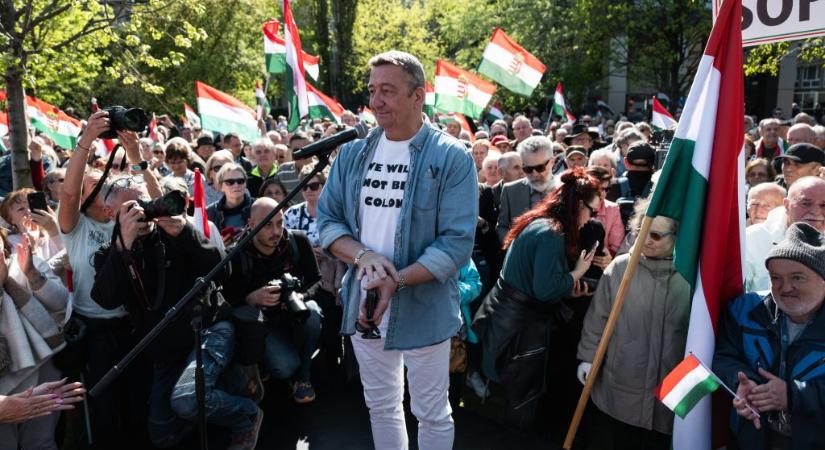 Bayer szerint „„kígyóvállú kis sz…rjancsik” a kritikus rapperek és a mocskos fideszező fiatalok
