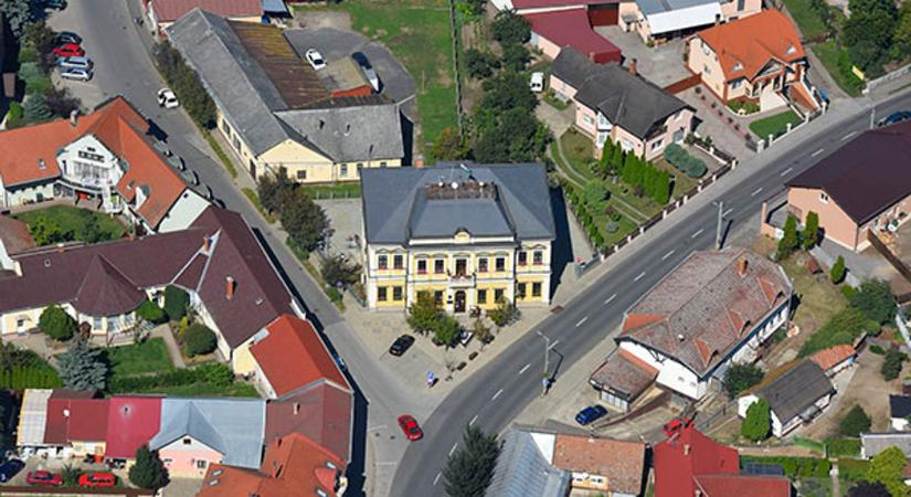 Hétfő estig kaptak időt az autósok, hogy elhagyják a város utcáit