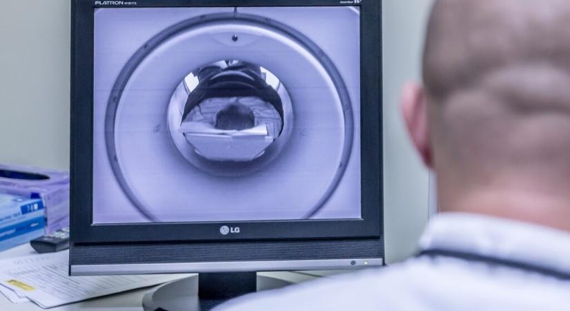 Nyakláncával fojtotta meg az MRI-gép az aggódó hozzátartozót