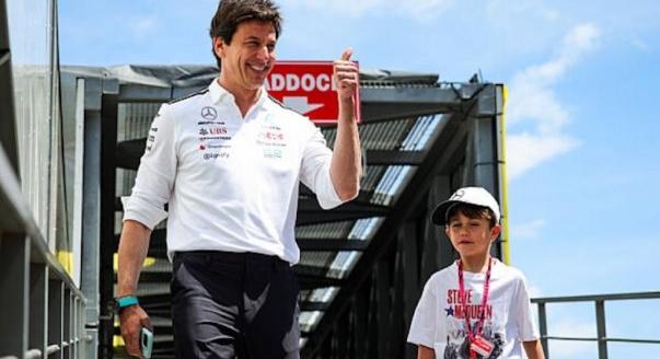 Wolff: A rajongóknak élvezniük kell 2026-ot