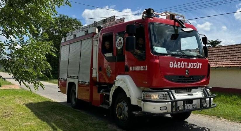 A hatos út fittipaldijai a körforgalmat profin levágó tűzoltók  videó