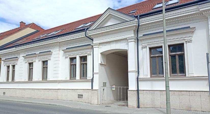 Megújult egy újabb épület Zalaegerszeg belvárosában
