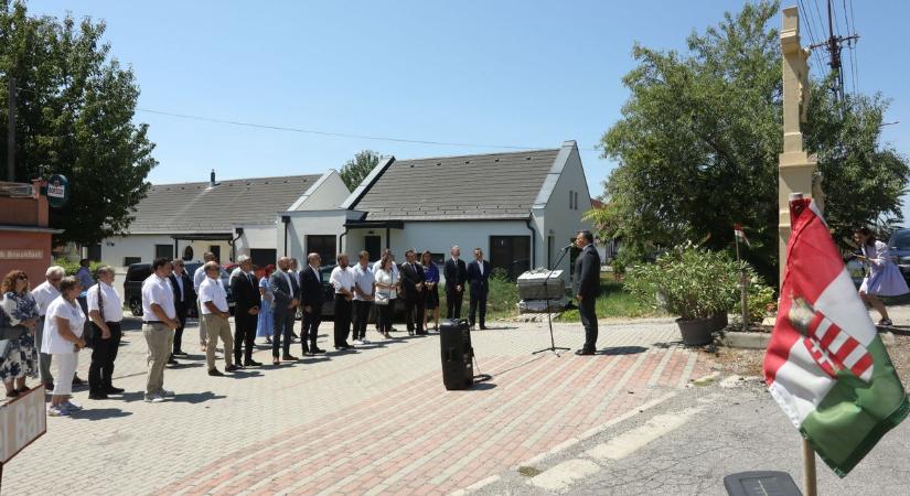 A kereszt kapocs a múlt és a jelen, a Jóisten és az ember között (galéria)