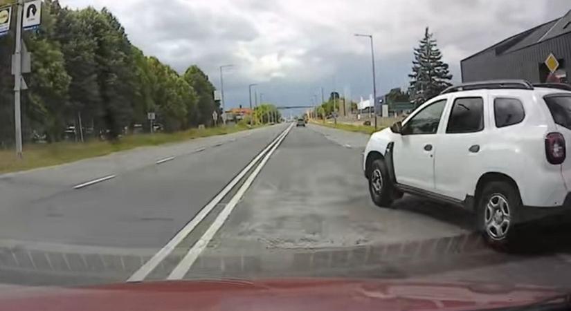 Ámokfutó autós Székesfehérvár utcáin – videóval