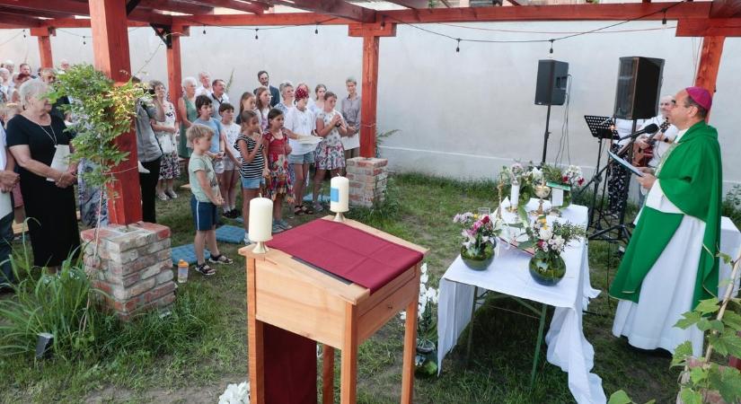 Sitke és a Batthyány-ak: házat szentelt dr. Székely János