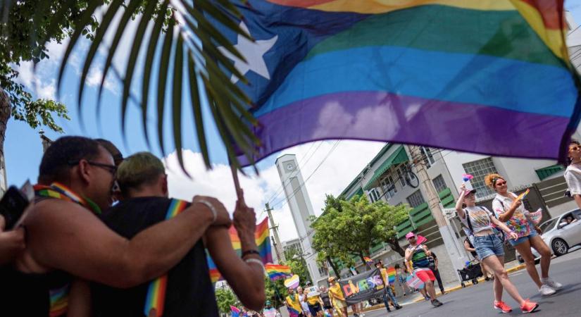 Puerto Rico betiltotta a nem megerősítő kezeléseket 21 év alattiak számára