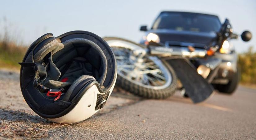 A kanyar nem kegyelmezett – súlyosan megsérült egy motoros
