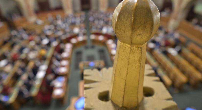 Magyar állampolgárságuk mellett uniós polgárjogaiktól is megfoszthatja az érintett kettős állampolgárokat a kormány