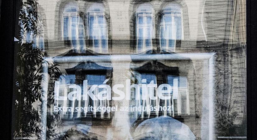 Rekordösszegeket fizetnek vissza a bankoknak a magyar háztartások, de így is csak még jobban eladósodnak