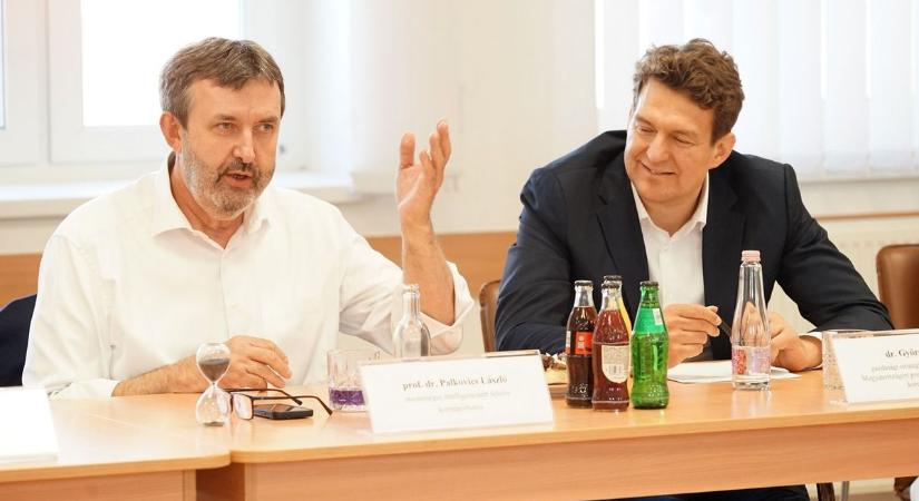 Nagy bejelentések Zalában: Nem elég hatékonyak a vállalkozások, jöjjenek a robotok!