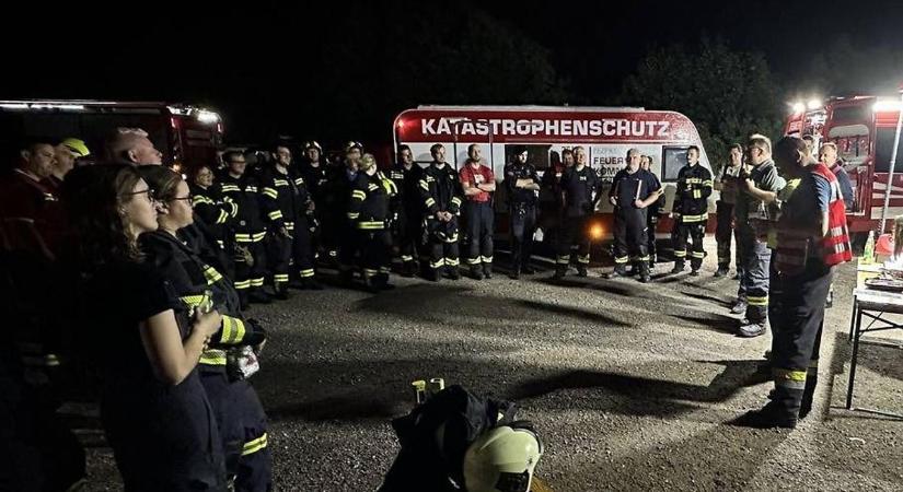 Helikopterrel, drónokkal és kutyákkal keresték, kiderült, hogy rég otthon volt az eltűntnek hitt siklóernyős