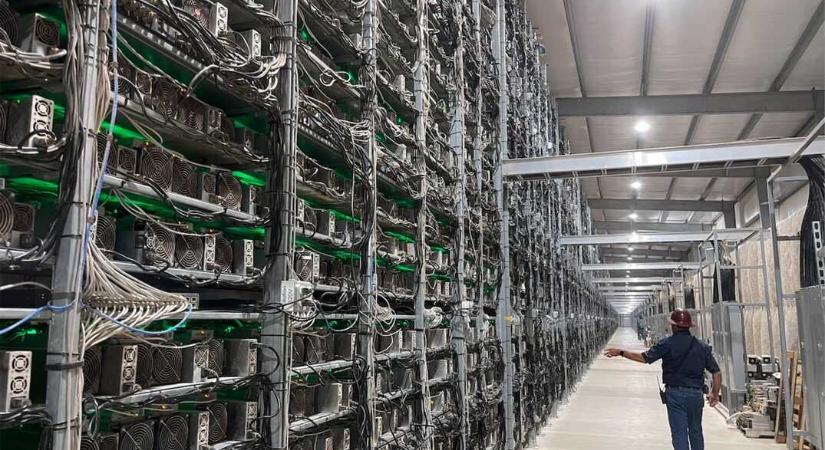 Kriptopiaci őrület: tombolnak a Bitcoin Kincstárak, stagnálnak a bányászbevételek