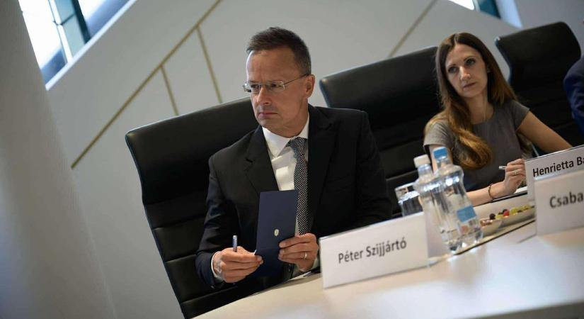 Szijjártó Péter: Magyarország és Szerbia új kőolajvezetéket épít a két ország között
