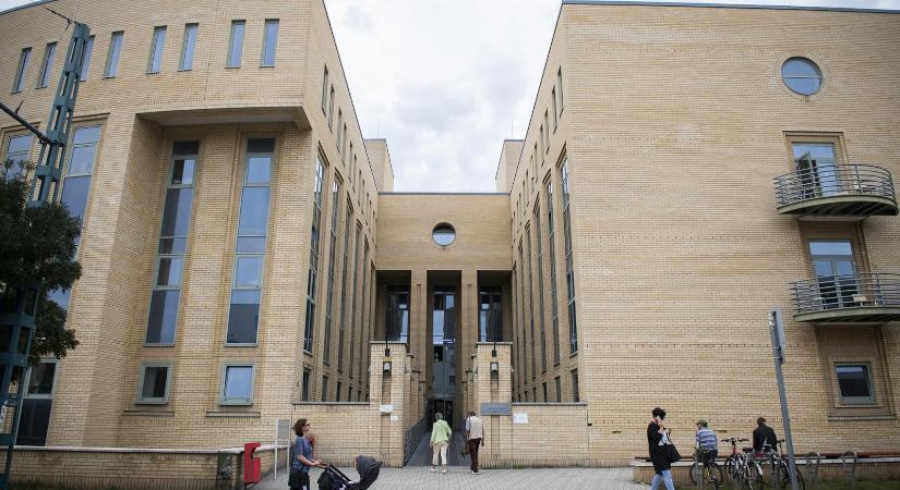 Elutasították Hadházy Ákos feljelentését az Uzsoki Utcai Kórház VIP-ellátása ügyében