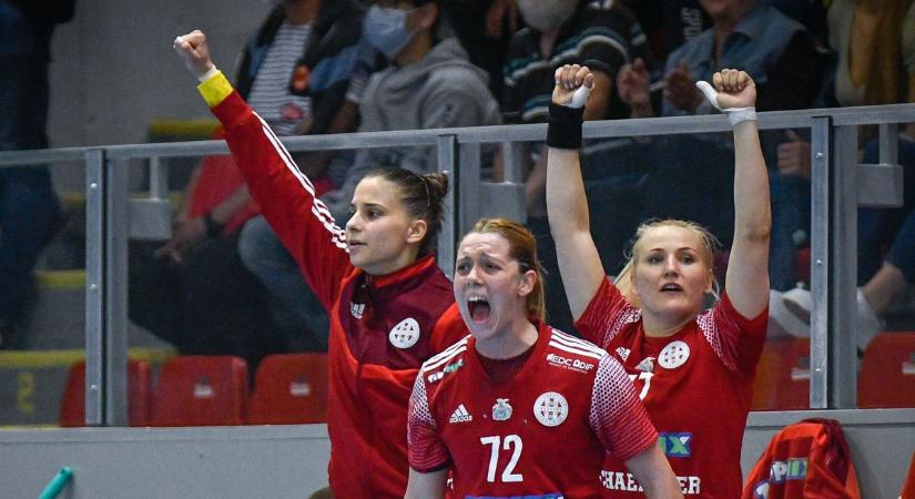 A DVSC egykori játékosa riporternek áll?