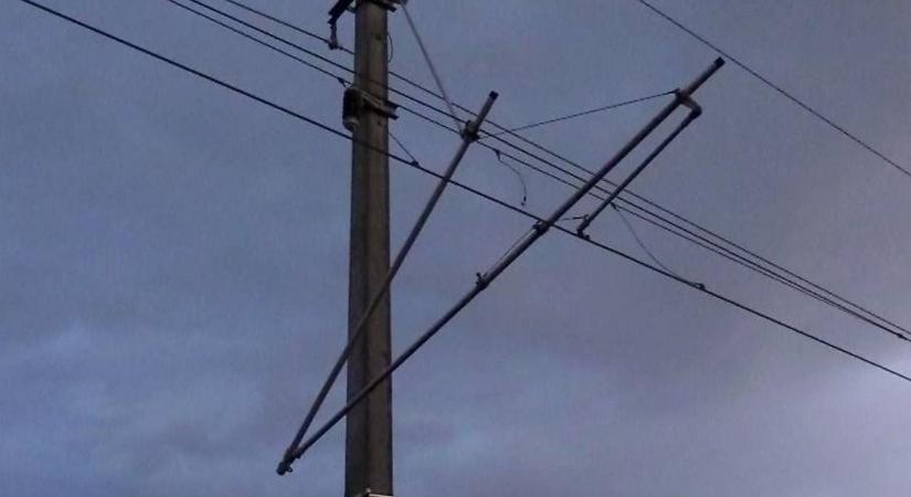 Rémálom: súlyos áramütést szenvedett a vonat tetejére mászó tinédzser