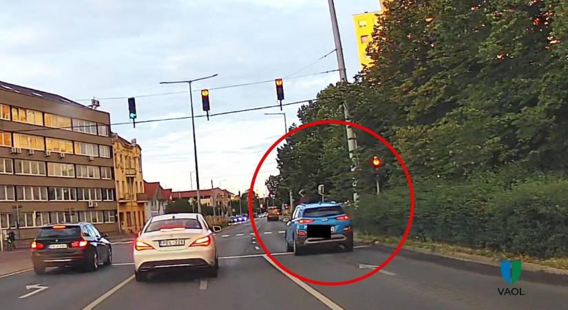Erre harapnak most a rendőrök: Te ne vezess így, mint ez a szombathelyi sofőr - videó