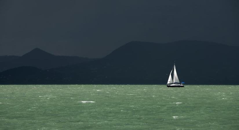 Belefulladt a Balatonba egy 21 éves férfi
