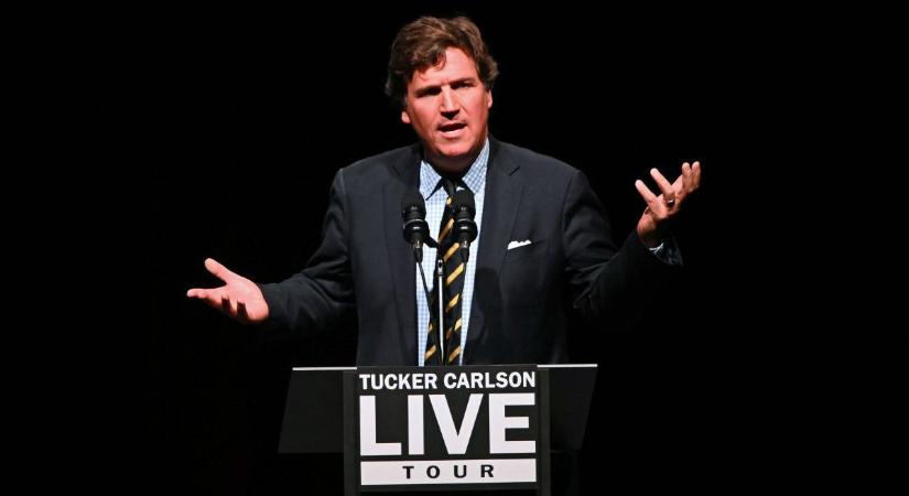 Tucker Carlson teljesen kiakadt az ukrán kényszersorozásoktól: „Milyen alapon fogdosnak össze férfiakat, és viszik őket a halálba?” (VIDEÓ)