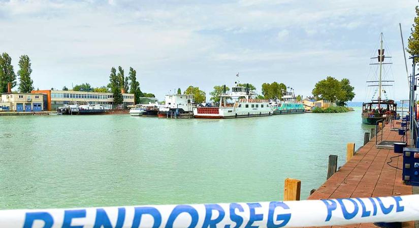 Dráma a siófoki hajóállomás: belefulladt a Balatonban egy 21 éves fiú, a rendőrség nyomozást indított