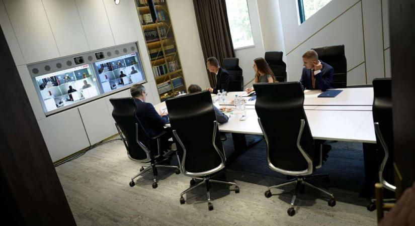 Míg az EU leválna az orosz kőolajról, addig a magyar kormány új vezetéket épít
