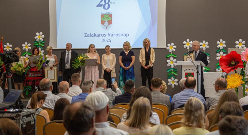 Helyi polgárrá avatás és díjátadó a zalakarosi Város Napján