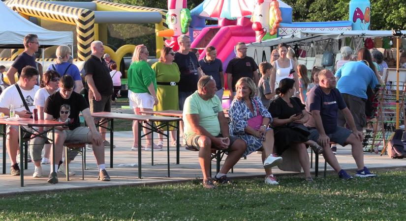 Szombaton is sztárfellépők és kísérőprogramok várták a Karos Korzóra látogatókat