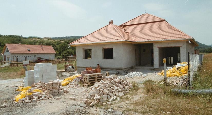 Olcsóbb lesz a házak hűtése-fűtése, ha ilyen falakat kapnak