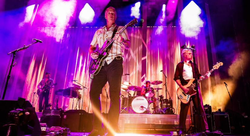 A páholy pizzázik, a pórnép pogózik – QOTSA // 2025. 07.19.// Budapest Park