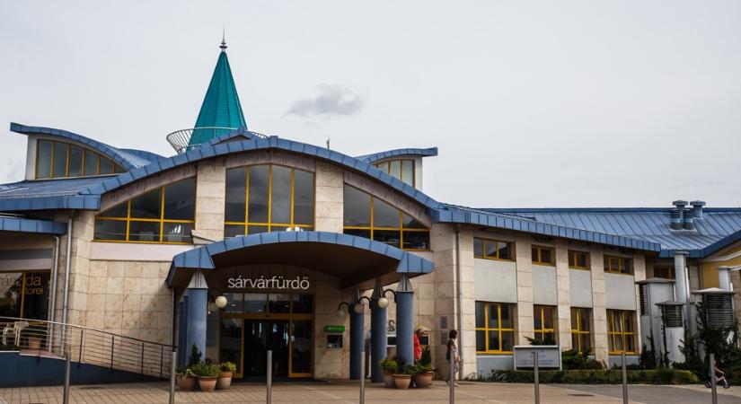 700 millió forintból új csúszdákat építenek a Sárvári Gyógyfürdő strandján